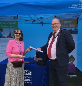 Governor Shirley Moon signing up Paul Day, Mayor of Newport Pagnell, at Strawberry Fayre